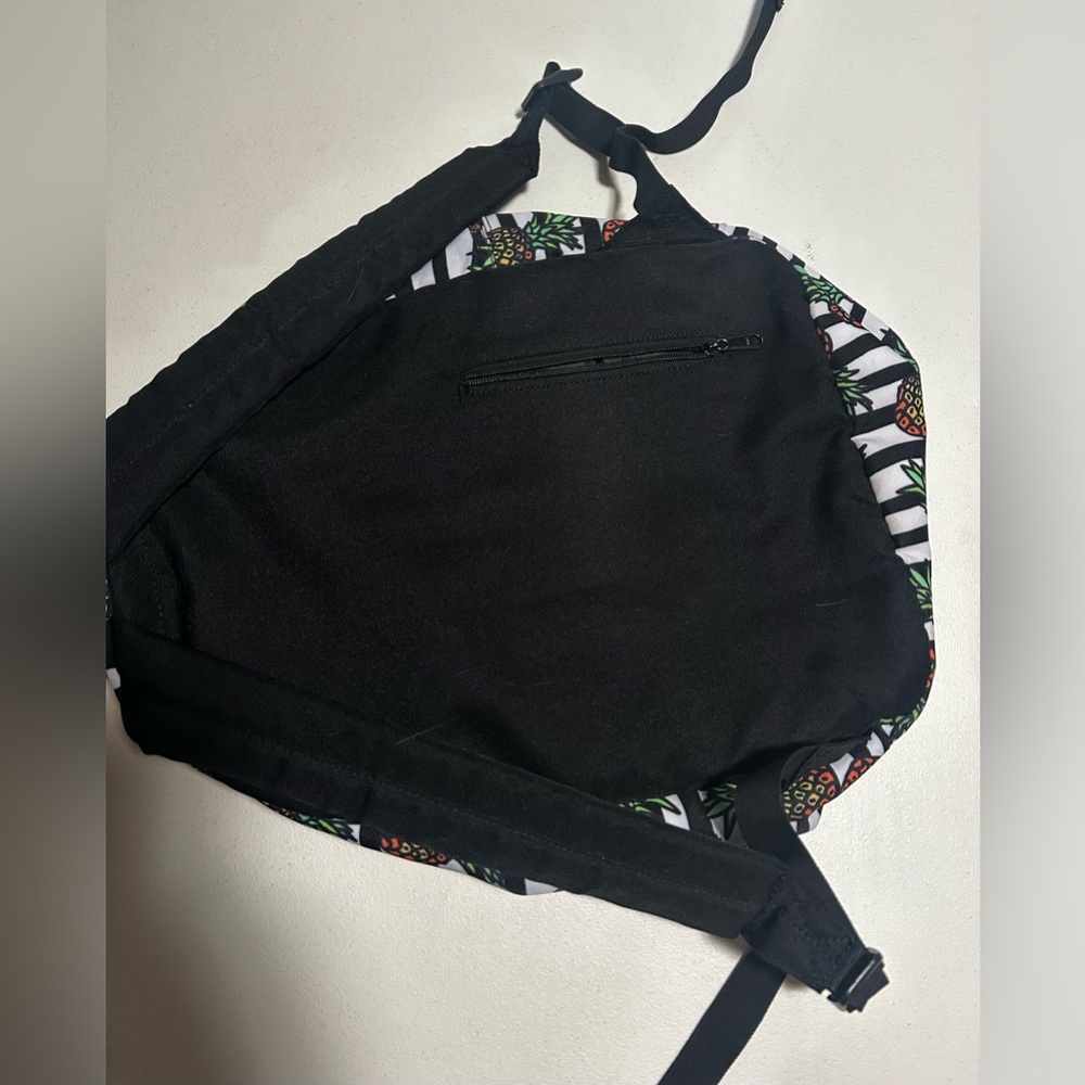 Backpack - Picture 3 of 6
